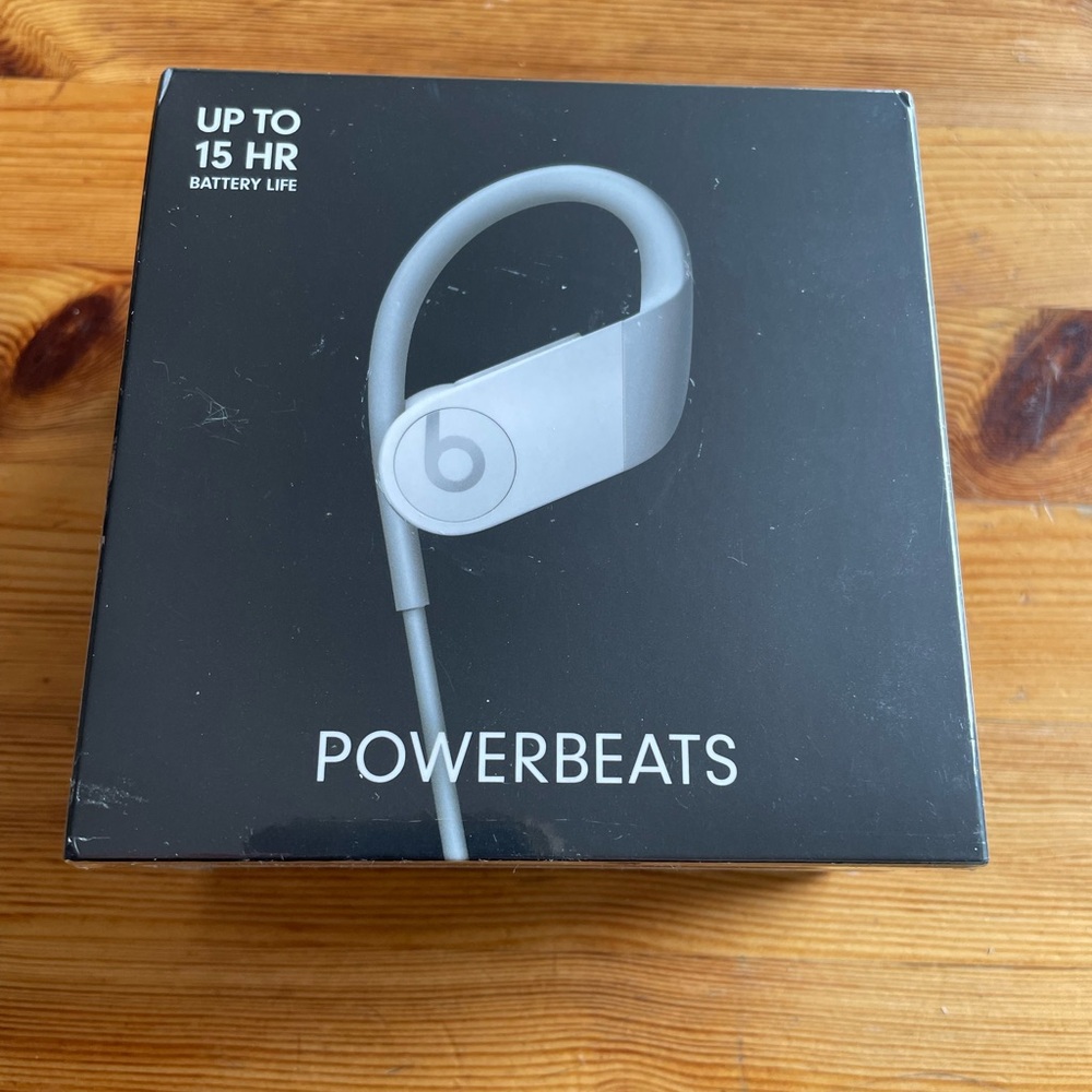 Powerbeats white NEW